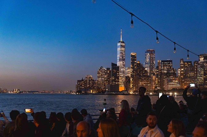 Circle Line: 2hr - New York City Harbor Lights Cruise